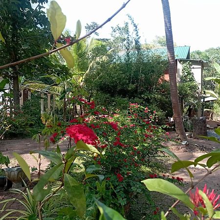 הבאראנה Sanjana Home Stay מראה חיצוני תמונה