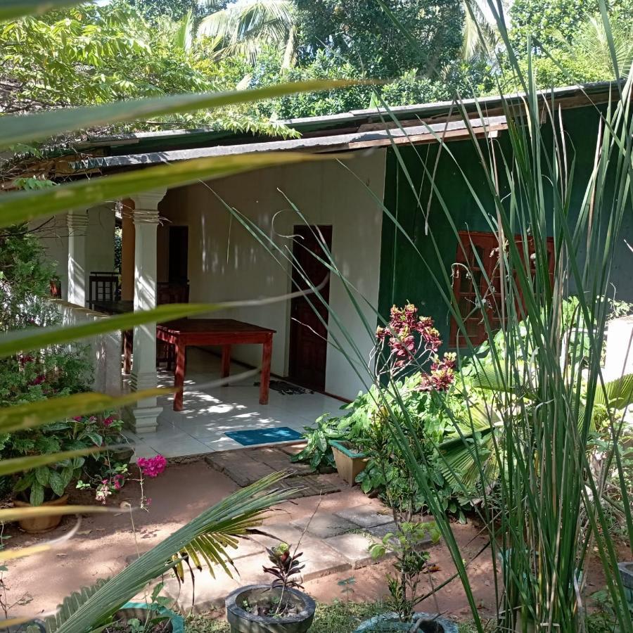 הבאראנה Sanjana Home Stay מראה חיצוני תמונה