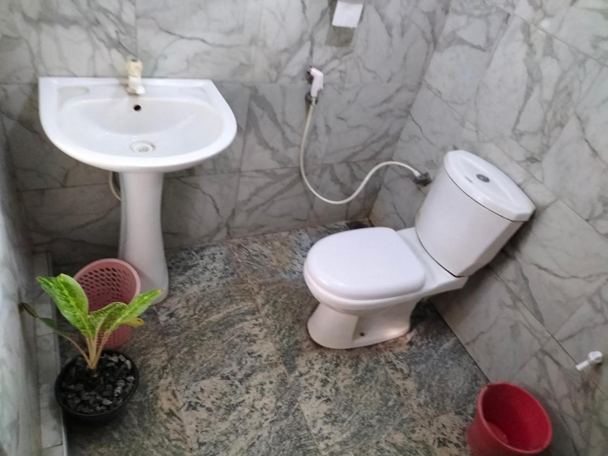 הבאראנה Sanjana Home Stay מראה חיצוני תמונה