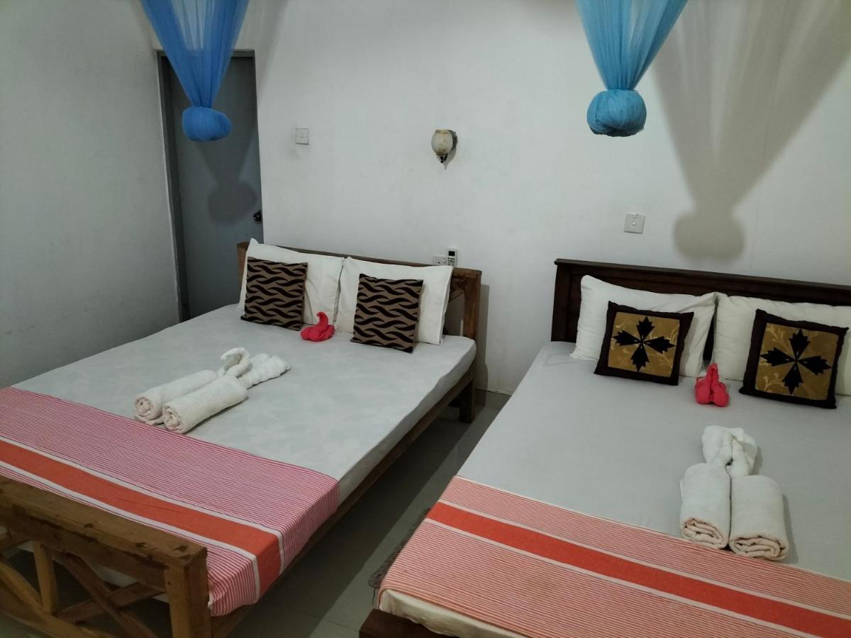 הבאראנה Sanjana Home Stay מראה חיצוני תמונה