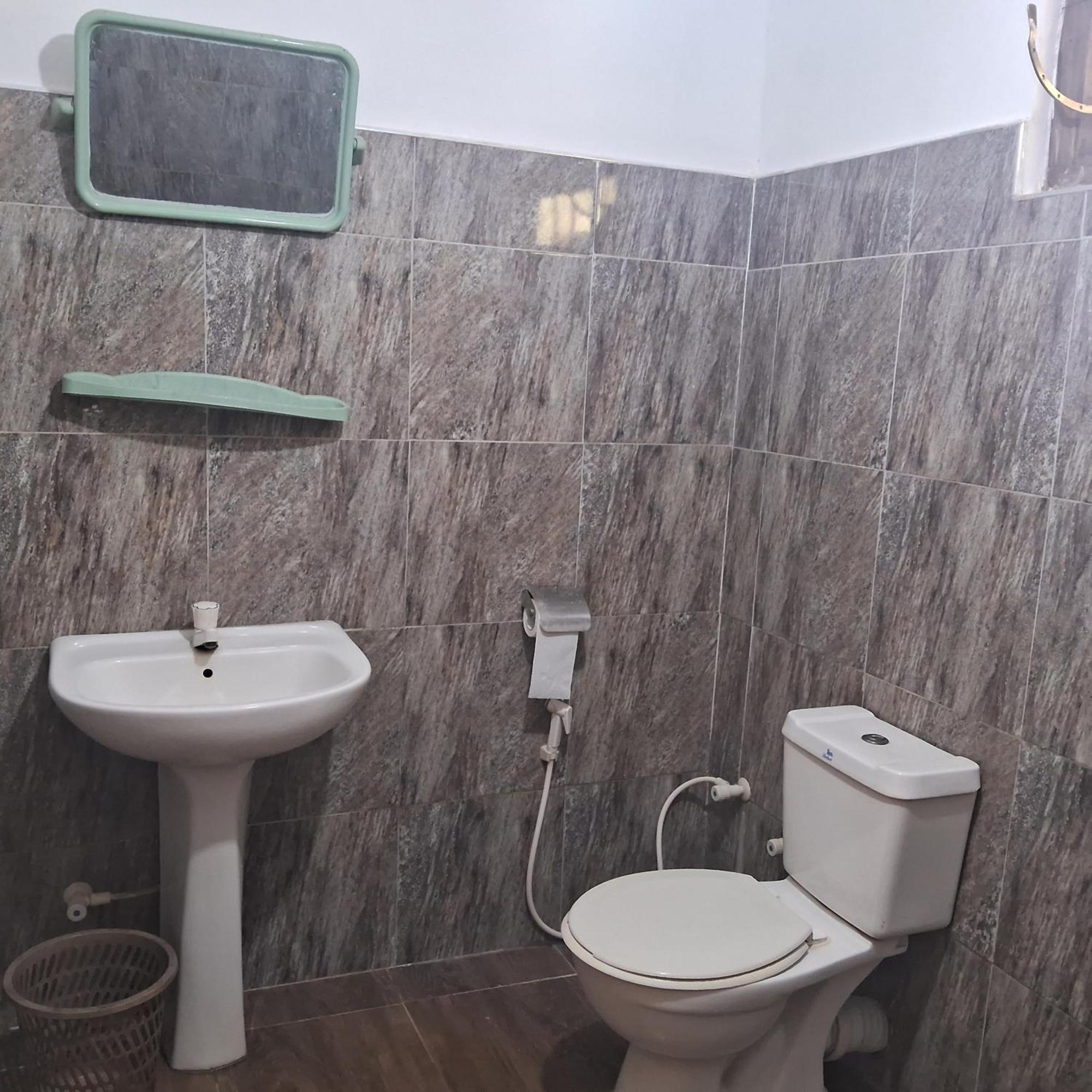 הבאראנה Sanjana Home Stay מראה חיצוני תמונה