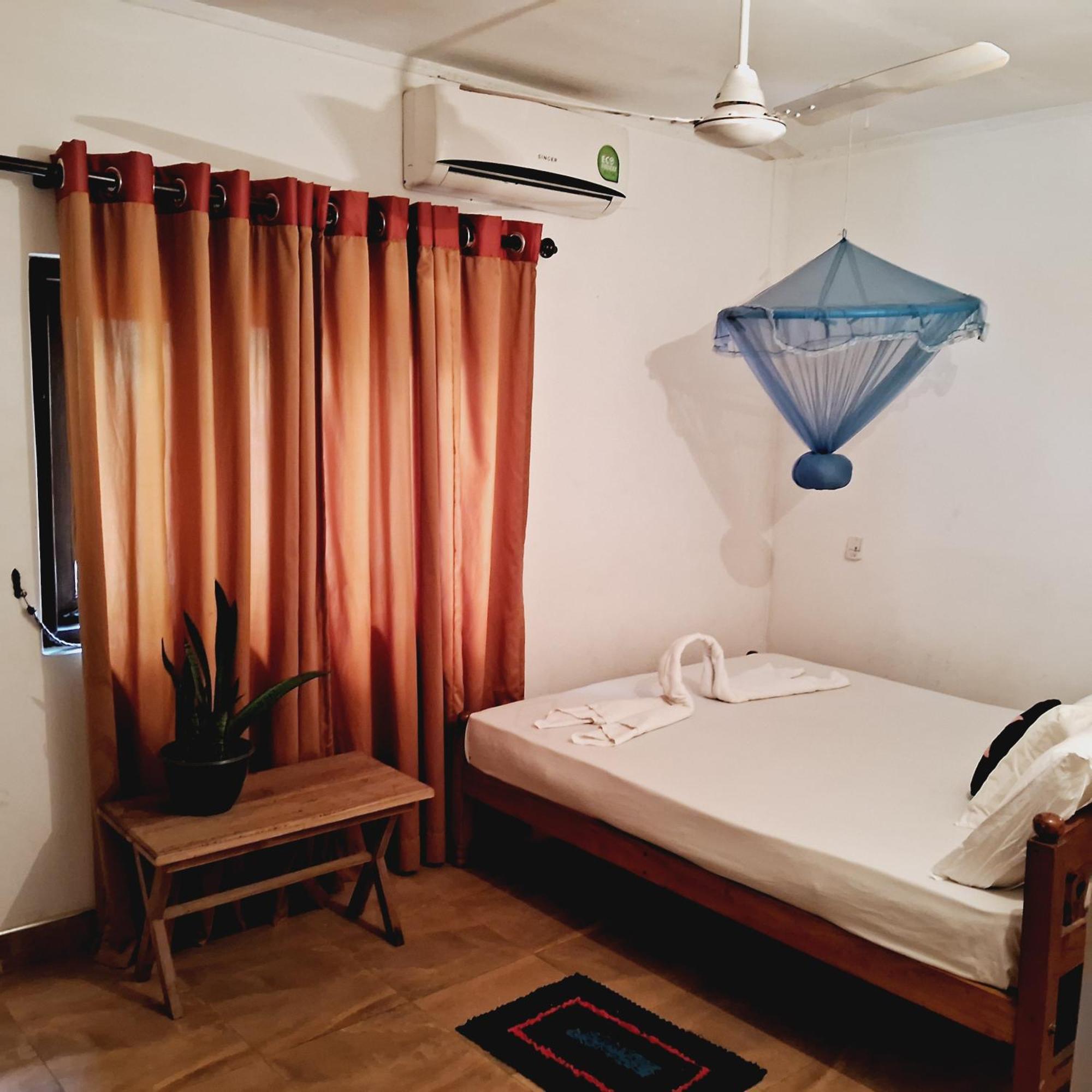 הבאראנה Sanjana Home Stay מראה חיצוני תמונה