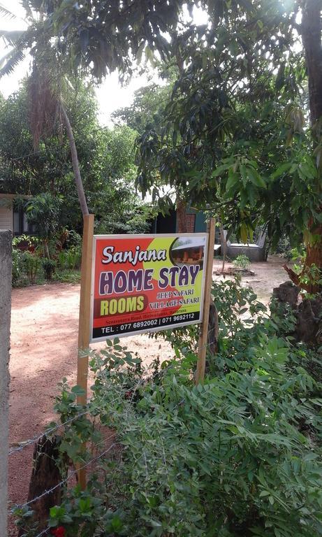 הבאראנה Sanjana Home Stay מראה חיצוני תמונה