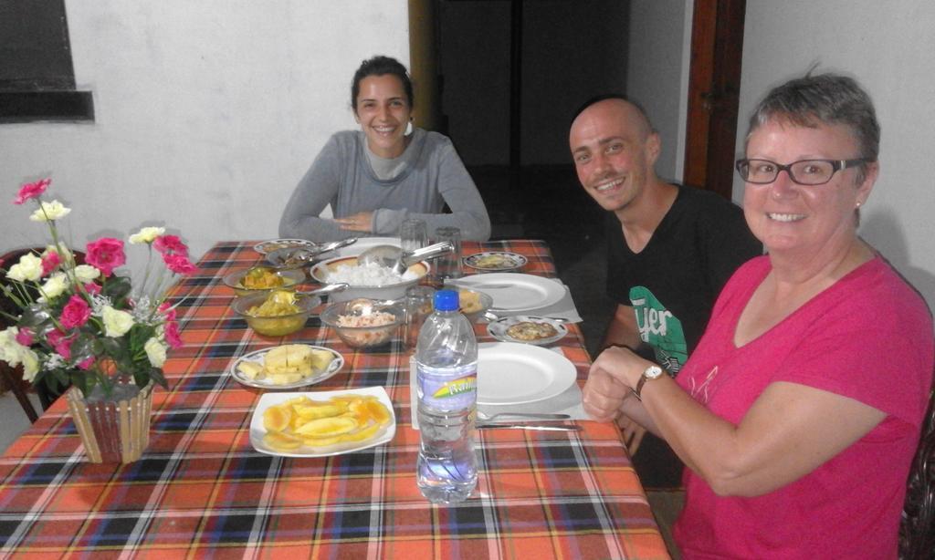 הבאראנה Sanjana Home Stay מראה חיצוני תמונה