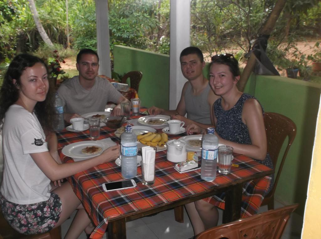 הבאראנה Sanjana Home Stay מראה חיצוני תמונה