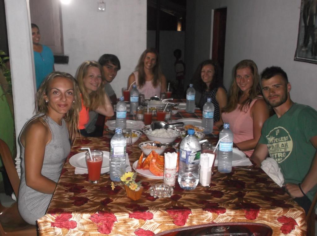הבאראנה Sanjana Home Stay מראה חיצוני תמונה