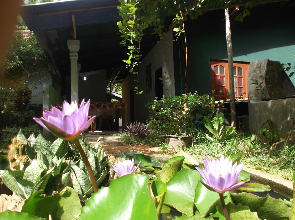 הבאראנה Sanjana Home Stay מראה חיצוני תמונה