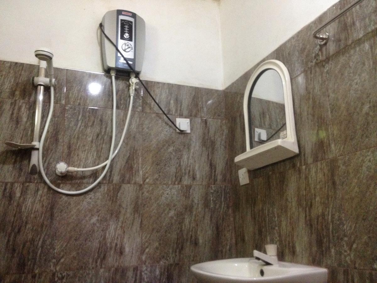 הבאראנה Sanjana Home Stay מראה חיצוני תמונה