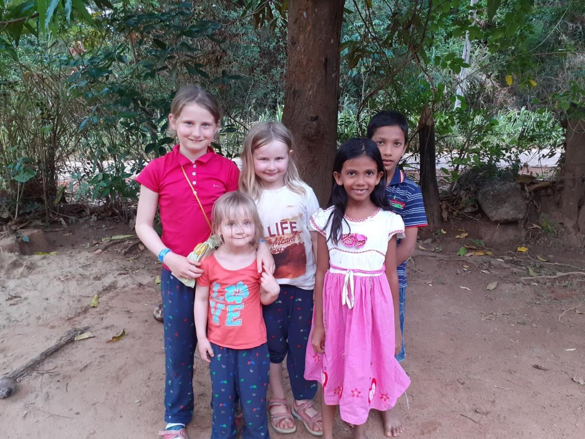 הבאראנה Sanjana Home Stay מראה חיצוני תמונה